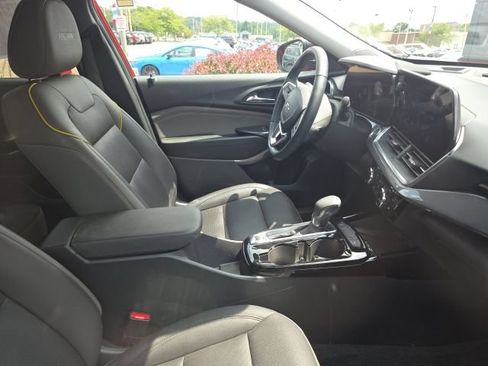 Used 2024 Chevrolet Trax ACTIV w/ Sunroof Package FWD image 4