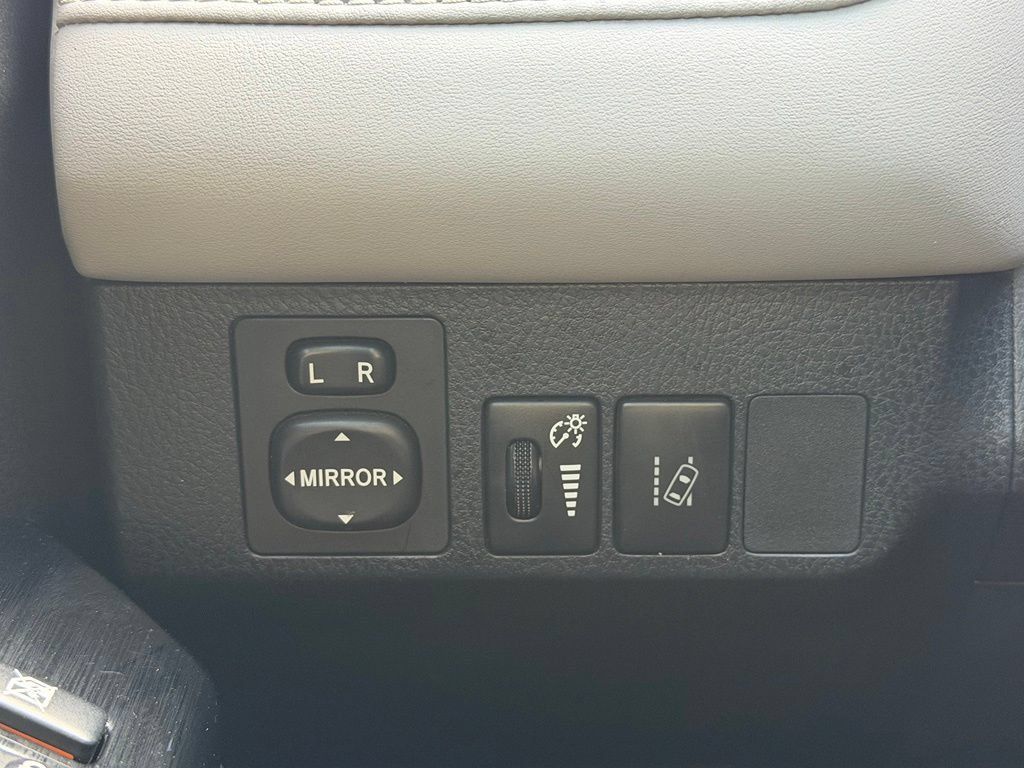 Used 2017 Toyota RAV4 Limited w/ Advanced Technology Package AWD/4WD image 8