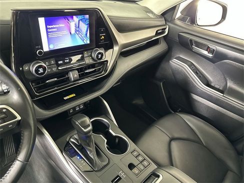 Used 2023 Toyota Highlander XLE image 36