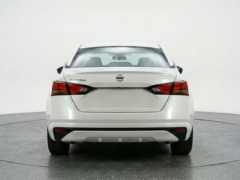 Used 2025 Nissan Altima 2.5 SV image 7