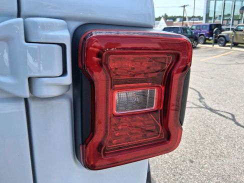 Certified 2021 Jeep Wrangler Unlimited Sahara AWD/4WD image 14