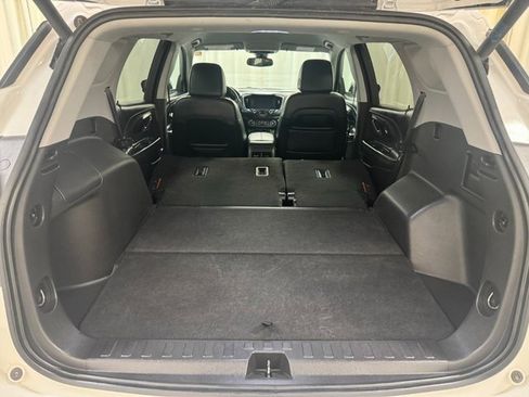 Used 2024 GMC Terrain AT4 image 32