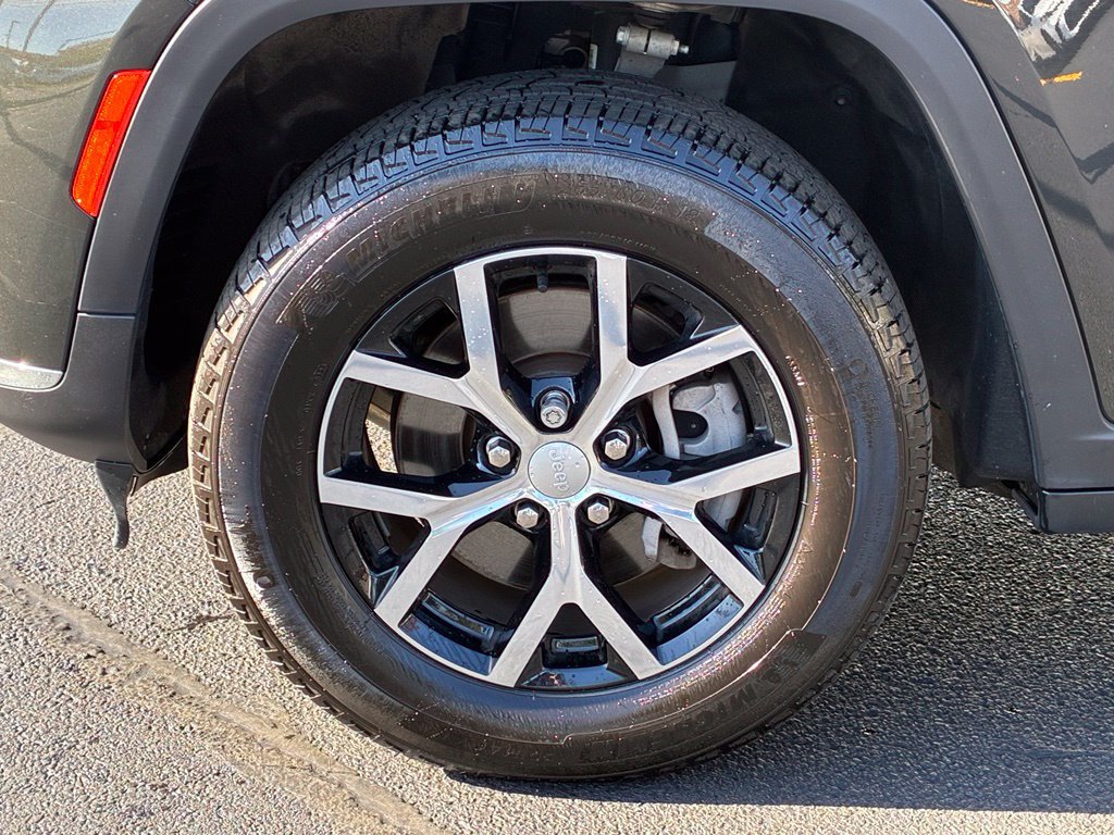 Used 2023 Jeep Grand Cherokee L Limited AWD/4WD image 14