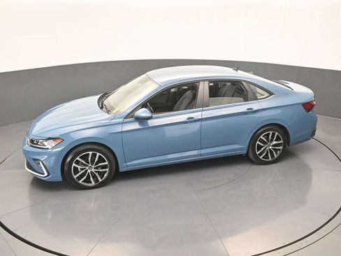 Used 2025 Volkswagen Jetta SE FWD image 49