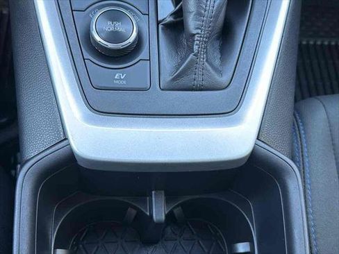 Used 2024 Toyota RAV4 SE w/ Convenience Package image 27