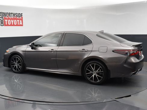 Used 2024 Toyota Camry SE image 2