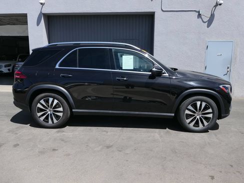 Used 2025 Mercedes-Benz GLE 450 4MATIC image 2