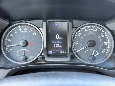 Used 2017 Toyota Tacoma TRD Off-Road AWD/4WD image 41