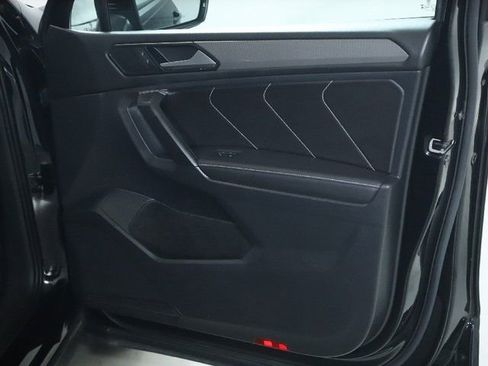 Used 2023 Volkswagen Tiguan SE w/ Panoramic Sunroof Package AWD/4WD image 35