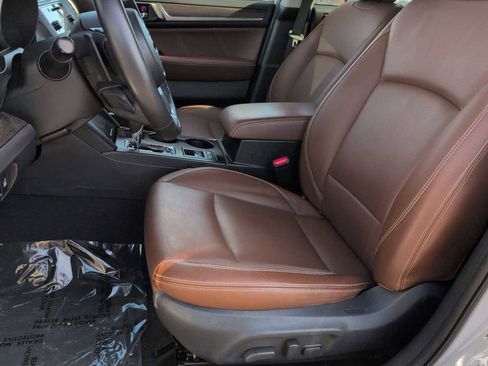 Used 2019 Subaru Outback 3.6R Touring image 16