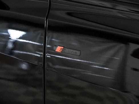Used 2019 Audi Q8 Prestige w/ Luxury Package AWD/4WD image 59
