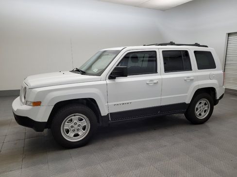 Used 2017 Jeep Patriot Sport w/ Power Value Group FWD image 2