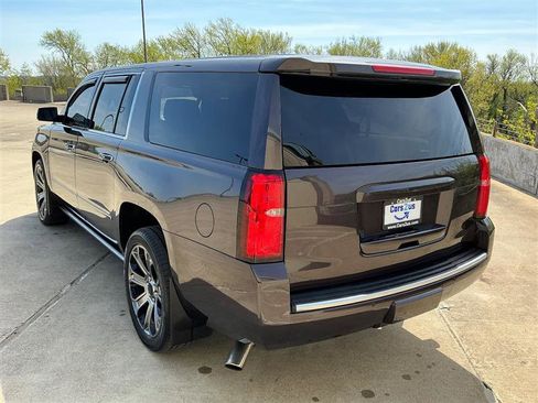 Used 2015 Chevrolet Suburban LTZ image 4