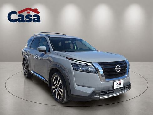 Used 2023 Nissan Pathfinder Platinum FWD image 4