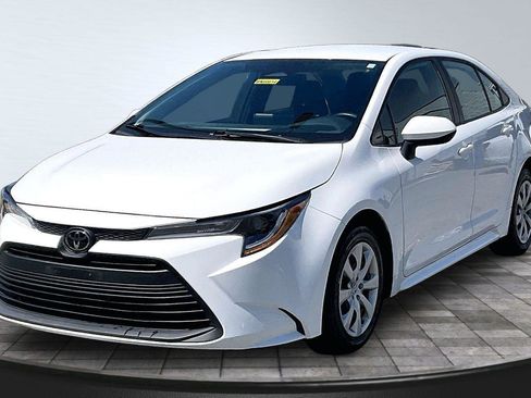 Used 2024 Toyota Corolla LE FWD image 12