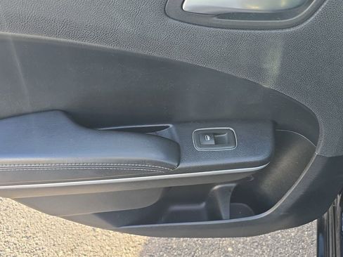 Used 2019 Dodge Charger SXT w/ Leather Interior Group image 9