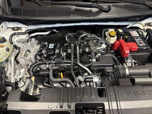 Used 2025 Nissan Kicks SV AWD/4WD image 30