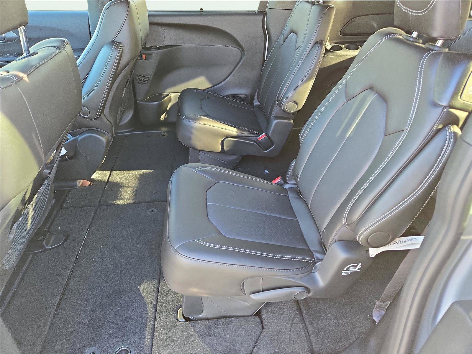 New 2026 Chrysler Pacifica Select w/ S Appearance Package FWD image 18
