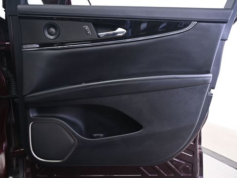 Used 2022 Lincoln Nautilus Reserve w/ Equipment Group 201A image 20