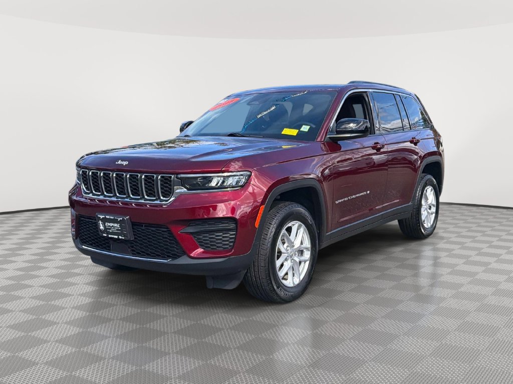 Used 2025 Jeep Grand Cherokee Laredo X AWD/4WD image 3