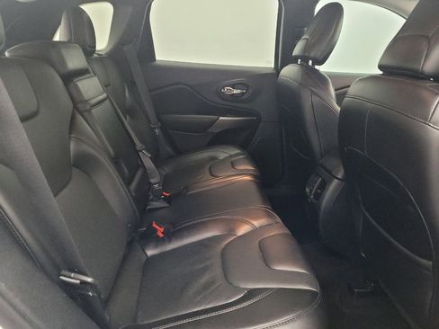 Used 2019 Jeep Cherokee Limited image 19