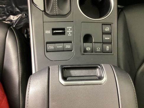 Used 2023 Toyota Highlander XLE AWD/4WD image 21