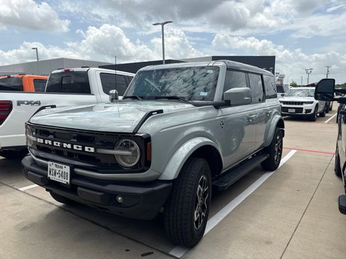 Used 2024 Ford Bronco Outer Banks AWD/4WD image 3