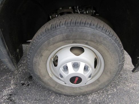 Used 2023 GMC Sierra 3500 Pro w/ Convenience Package image 9