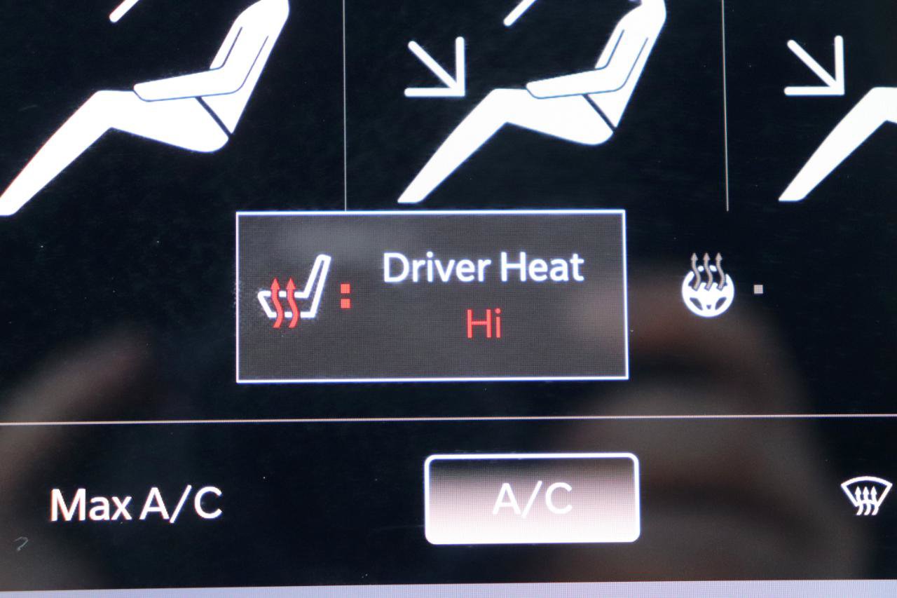 Used 2027 Chrysler Pacifica Select FWD image 40