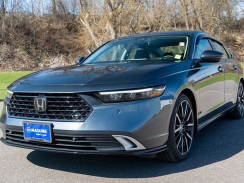 Used 2023 Honda Accord Touring image 2