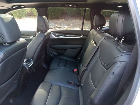 Used 2023 Cadillac XT6 Sport w/ Technology Package image 19