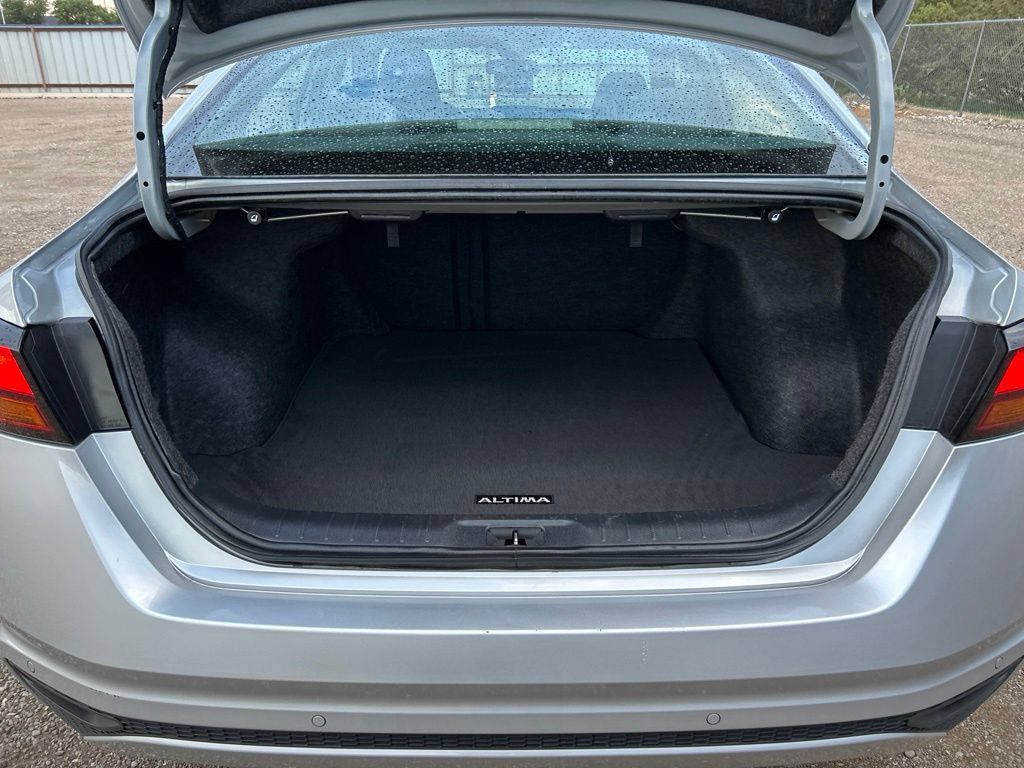 Used 2024 Nissan Altima 2.5 SV FWD image 37