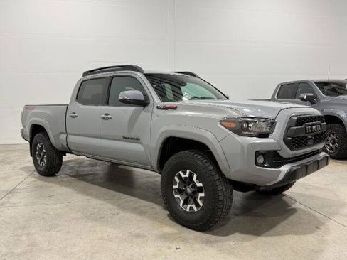 Used 2019 Toyota Tacoma TRD Off-Road w/ TRD Premium Off Road Package image 3