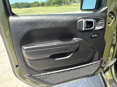 Used 2023 Jeep Wrangler Unlimited AWD/4WD image 17