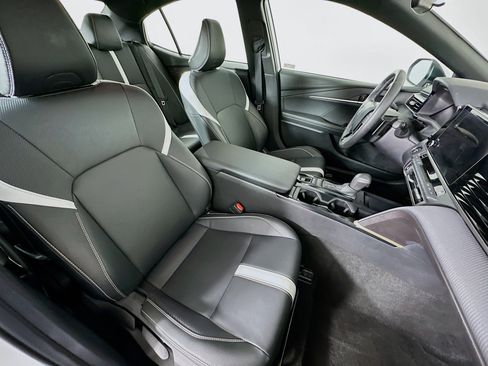 Used 2025 Toyota Camry SE image 31