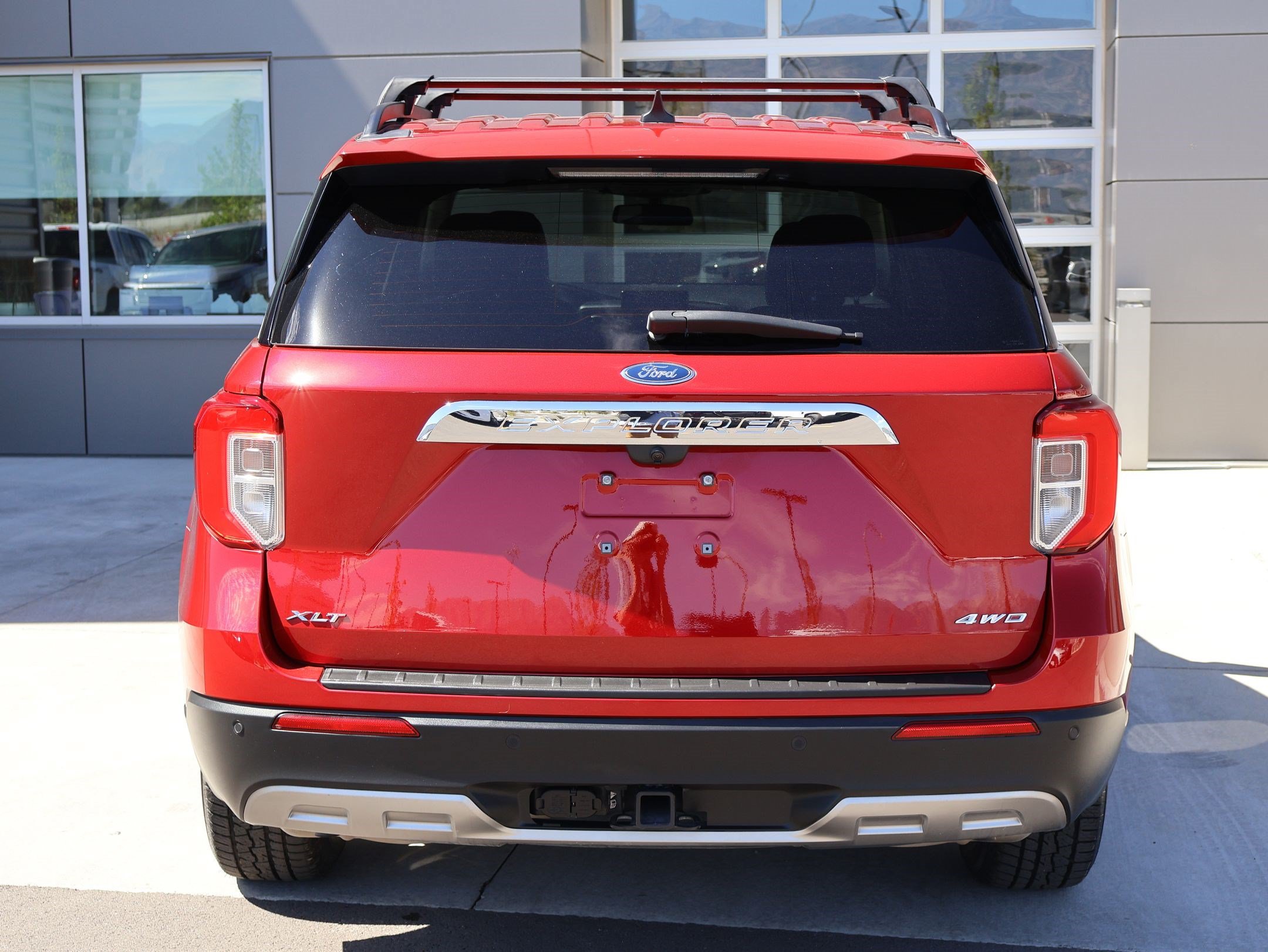 Used 2022 Ford Explorer XLT w/ Equipment Group 202A AWD/4WD image 7