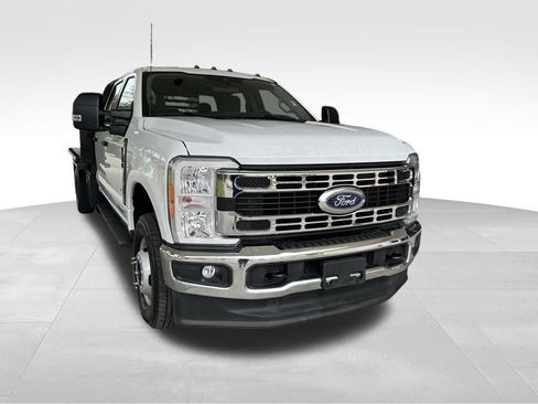 Used 2025 Ford F350 XLT AWD/4WD image 2