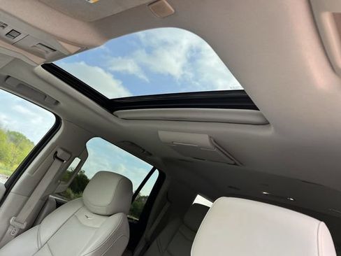 Used 2020 Cadillac Escalade Premium Luxury RWD image 18