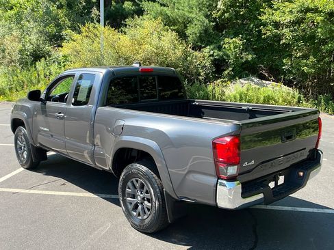 Certified 2022 Toyota Tacoma SR5 w/ SR5 Appearance Package (SM) AWD/4WD image 3