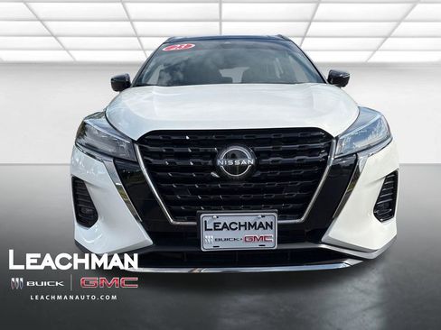 Used 2023 Nissan Kicks SR w/ SR PREMIUM PACKAGE w/ SR Premium Package FWD image 9