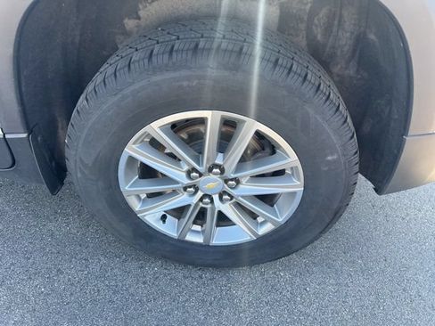 Used 2023 Chevrolet Traverse LT AWD/4WD image 12