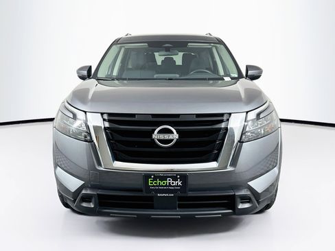 Used 2025 Nissan Pathfinder SV FWD image 2