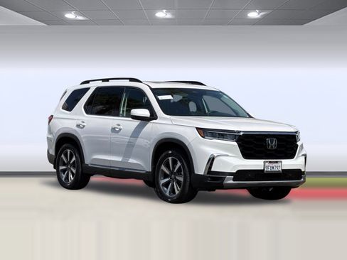 Certified 2023 Honda Pilot Touring image 6