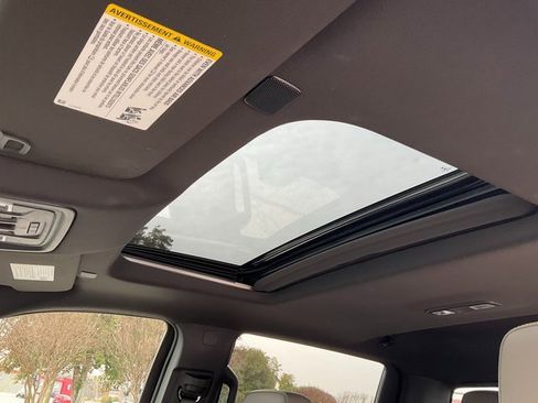 Used 2022 Chevrolet Silverado 1500 ZR2 image 9