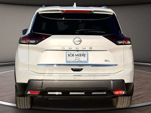 Used 2024 Nissan Rogue SL w/ SL Premium Package FWD image 4