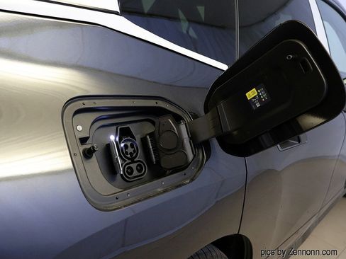 New 2026 BMW iX xDrive45 image 10