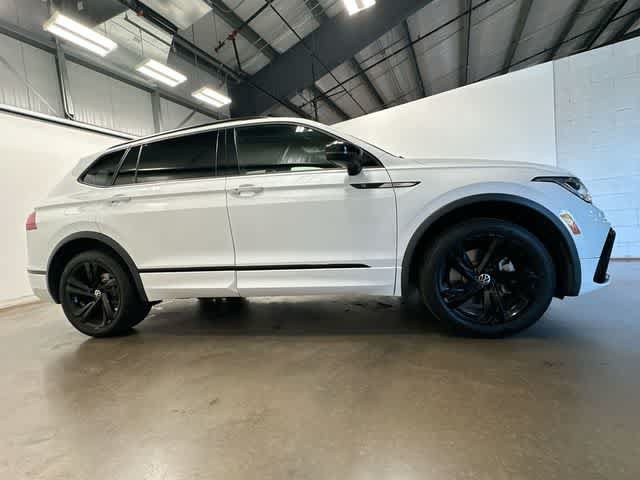 Used 2023 Volkswagen Tiguan SE R-Line FWD image 3