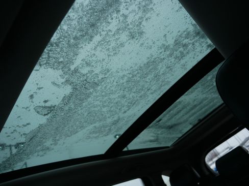 Certified 2021 Kia Sorento S w/ Panoramic Sunroof Package image 32