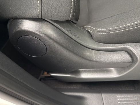 Used 2023 Nissan Rogue S image 31