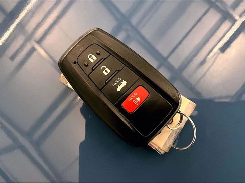 Used 2023 Toyota Camry SE image 9